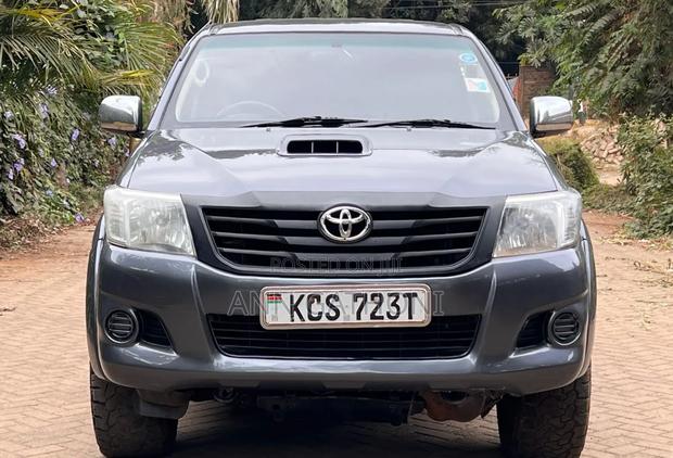 Toyota Hilux 2012 Gray