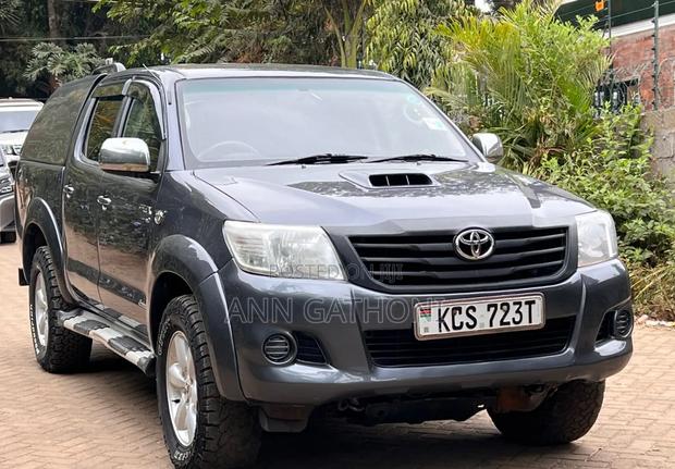 Toyota Hilux 2012 Gray