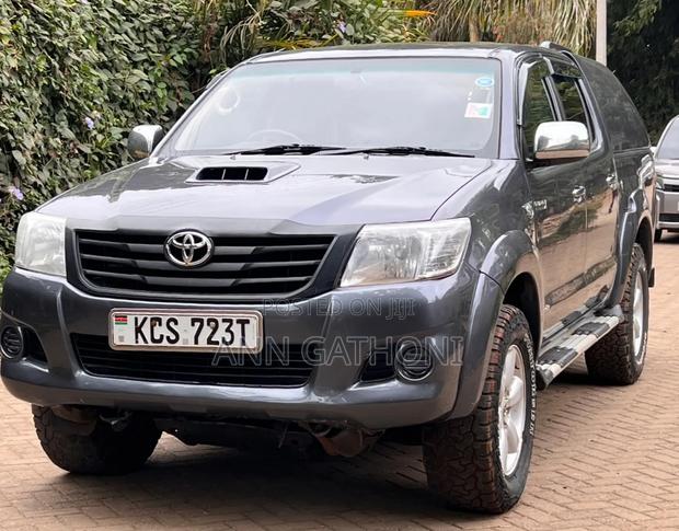 Toyota Hilux 2012 Gray