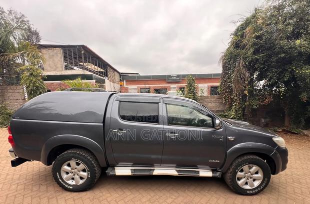Toyota Hilux 2012 Gray