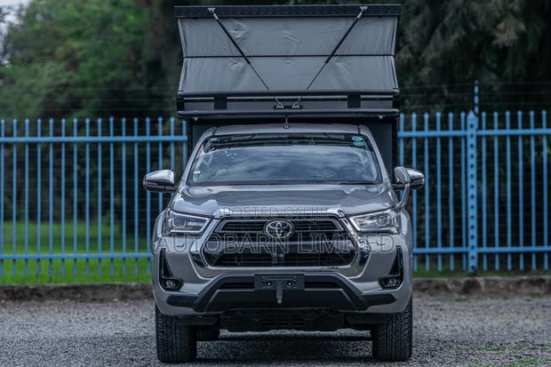 Toyota Hilux 2024 Silver
