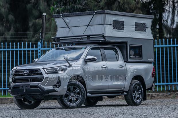 Toyota Hilux 2024 Silver