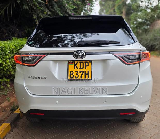 Toyota Harrier 2.0 2016 White