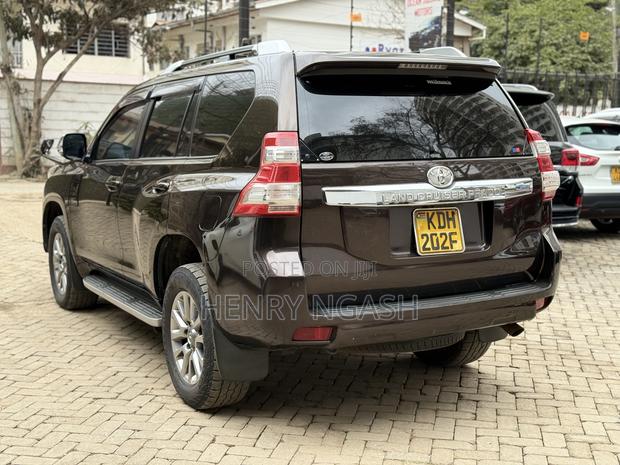 Toyota Land Cruiser Prado 2017 Brown