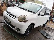 Toyota Sienta 2010 White for sale
