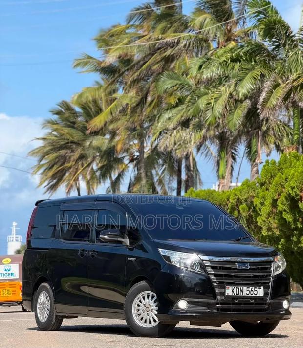 Toyota Noah 2016 Black