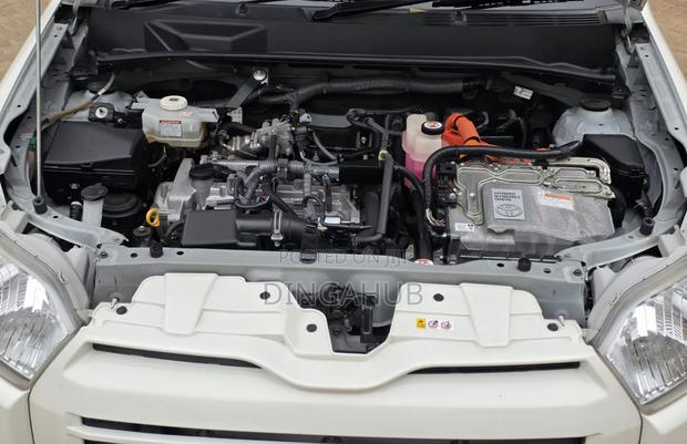 Toyota Succeed 2019 Pearl