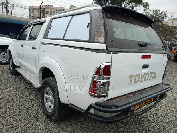 Toyota Hilux 2013 White