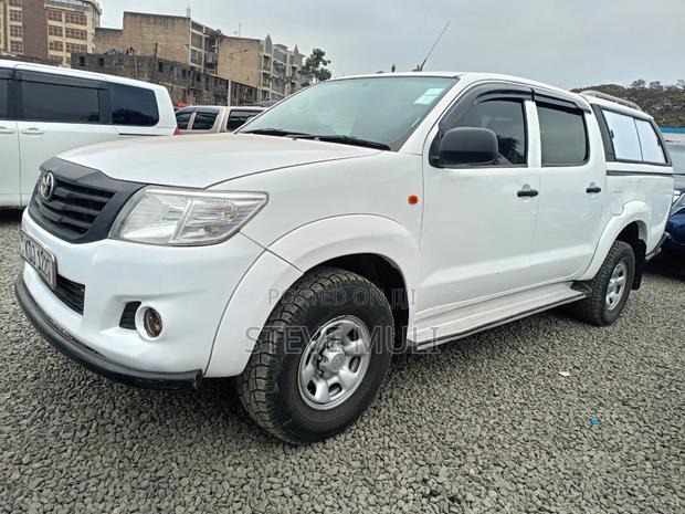 Toyota Hilux 2013 White