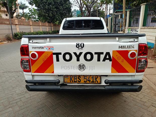 Toyota Hilux 2013 White