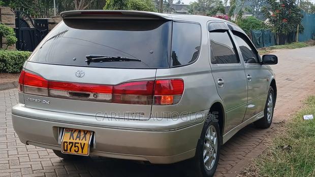 Toyota Vista 2000 Gold