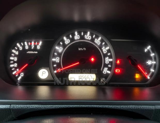Toyota Noah 2014 Silver