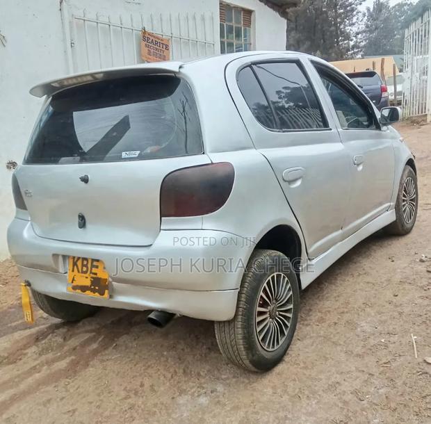 Toyota Vitz 2005 Silver