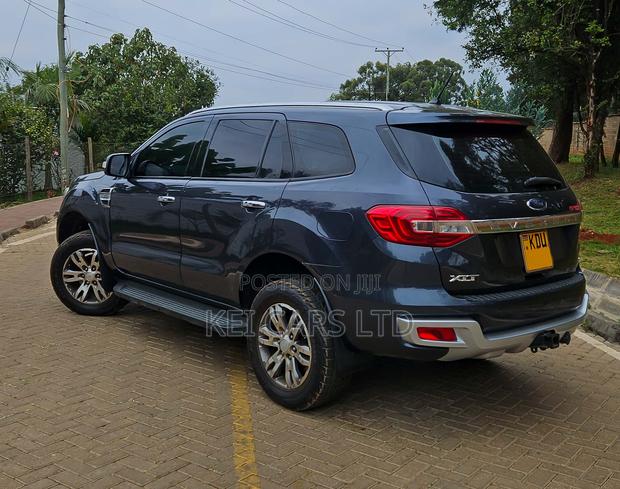 Ford Everest 2018 Gray
