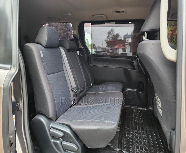 Toyota Voxy 2018 Gray