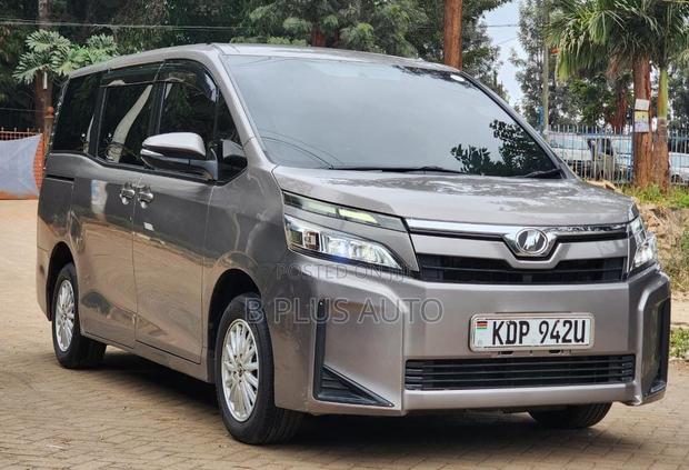 Toyota Voxy 2018 Gray