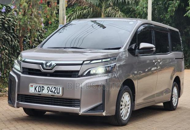 Toyota Voxy 2018 Gray