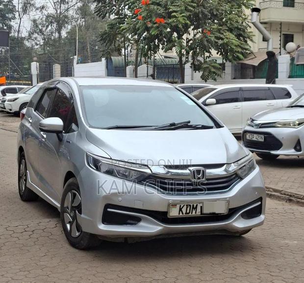 Honda Fit Shuttle 2016 Silver