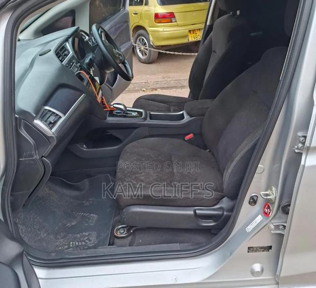Honda Fit Shuttle 2016 Silver