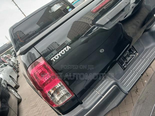 Toyota Hilux 2020 Black