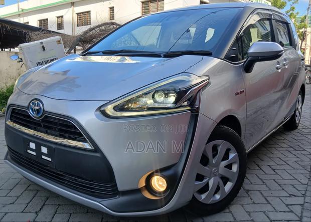 Toyota Sienta 2020 Silver