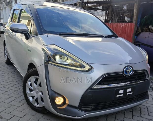 Toyota Sienta 2020 Silver
