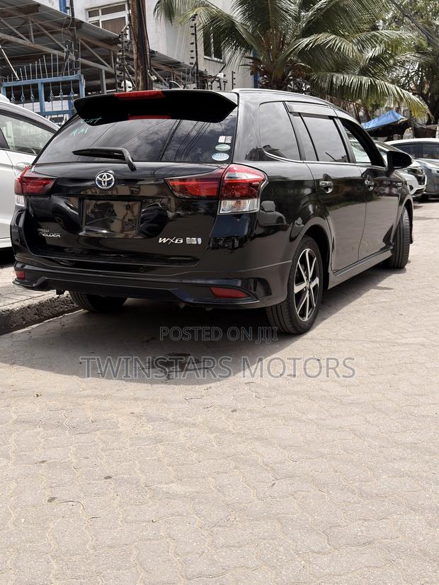 Toyota Corolla Fielder 1.5 Hybrid FWD 2019 Black