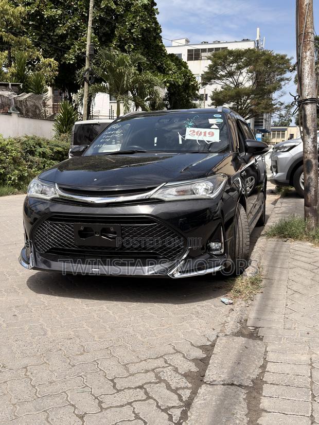 Toyota Corolla Fielder 1.5 Hybrid FWD 2019 Black