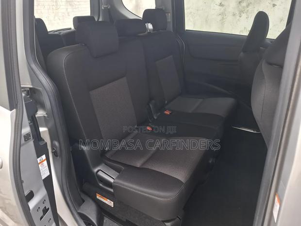Toyota Sienta 2019 Silver