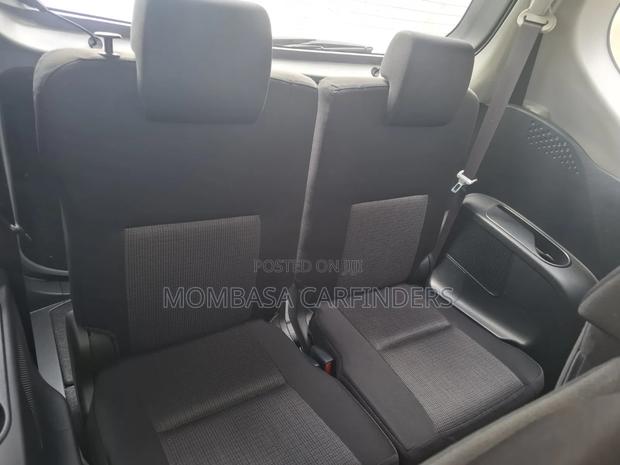 Toyota Sienta 2019 Silver