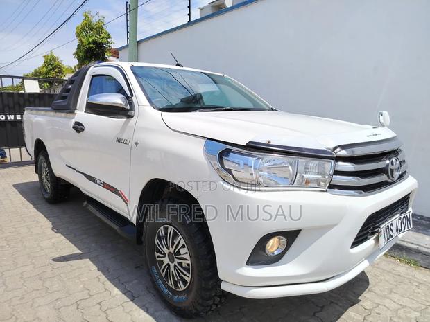 Toyota Hilux 2018 White