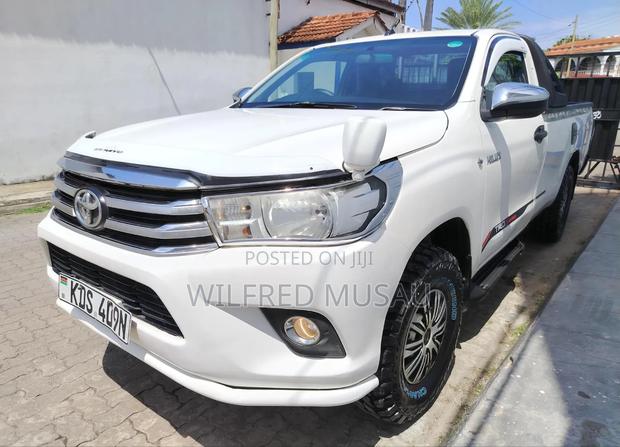 Toyota Hilux 2018 White