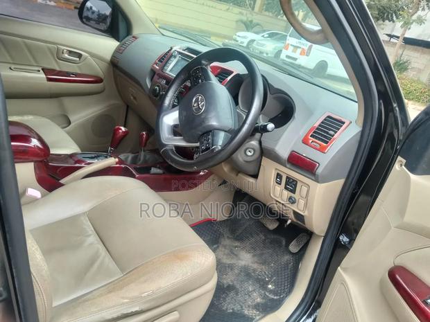 Toyota Hilux 2011 Black