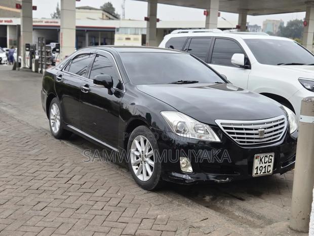 Toyota Crown 2010 Black