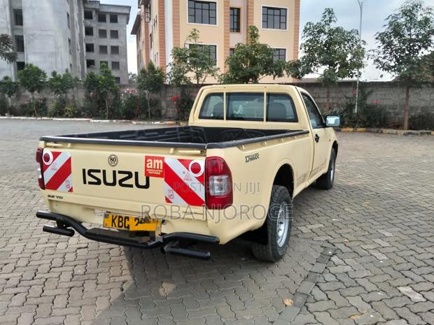 Isuzu D-MAX 2008 Brown