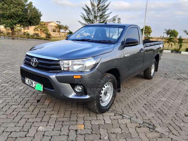 Toyota Hilux 2023 Gray