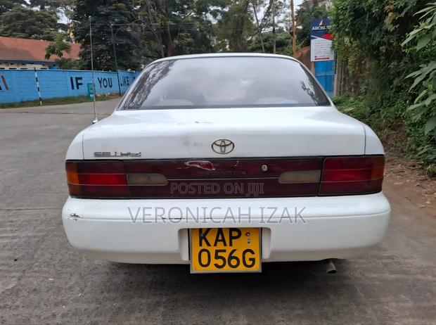 Toyota Corolla 1998 White