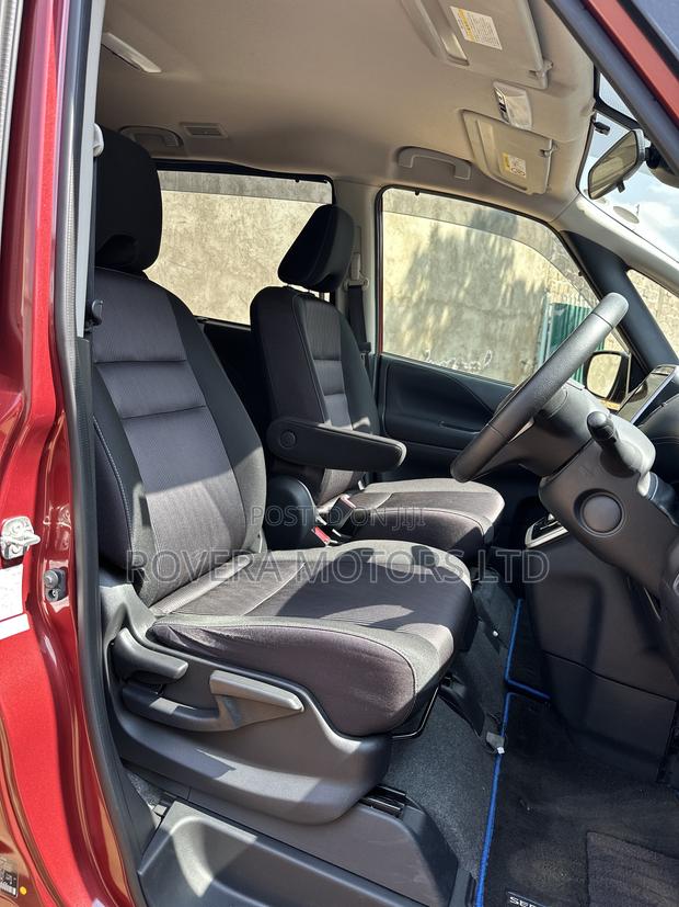 Nissan Serena 2019 Red