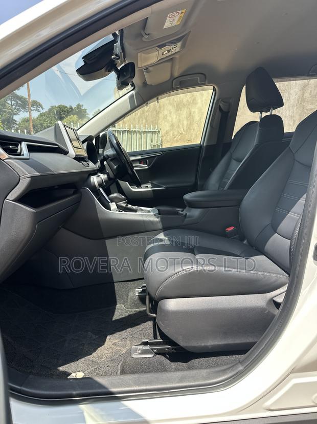 Toyota RAV4 2019 White