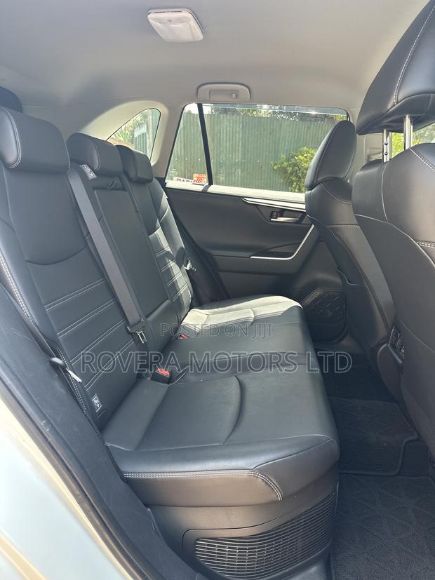 Toyota RAV4 2019 White
