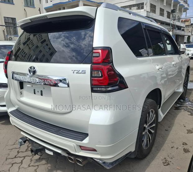 Toyota Land Cruiser Prado 2019 White