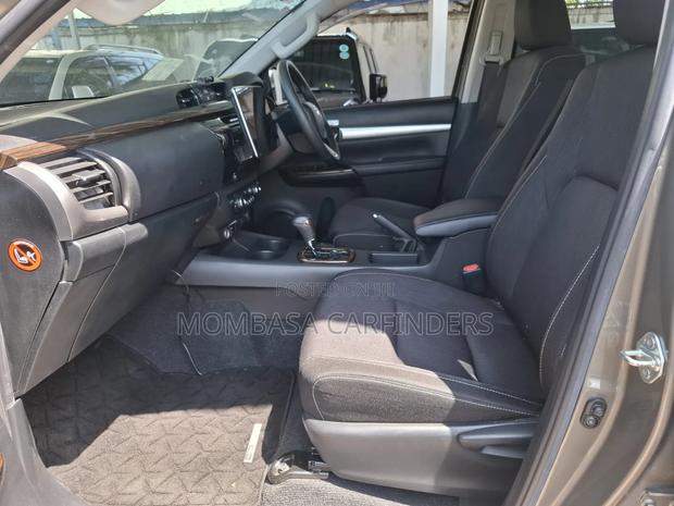 Toyota Hilux 2021 Gold