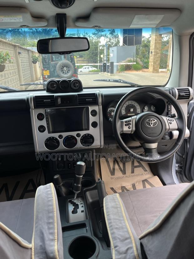 Toyota FJ Cruiser 2013 Gray