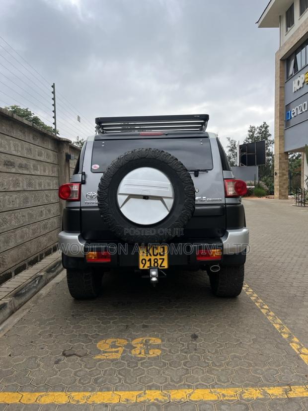 Toyota FJ Cruiser 2013 Gray