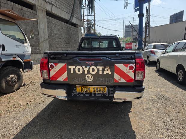 Toyota Hilux 2017 Gray