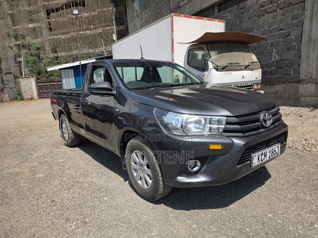 Toyota Hilux 2017 Gray