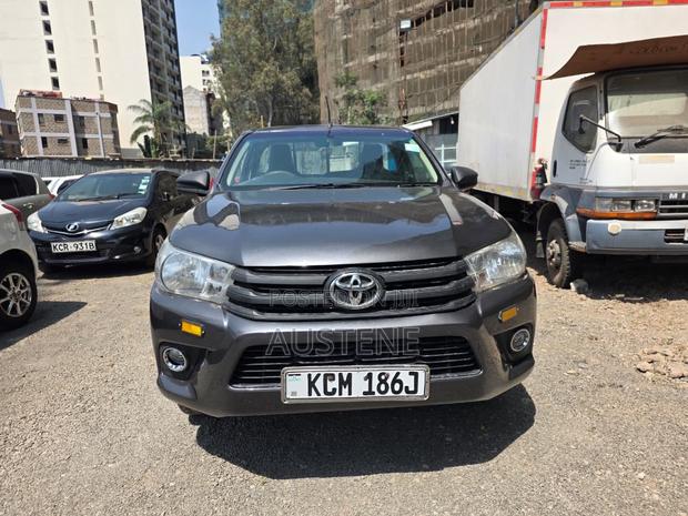 Toyota Hilux 2017 Gray