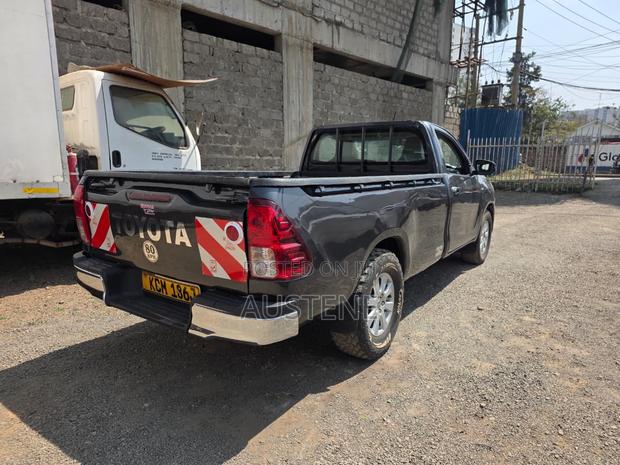 Toyota Hilux 2017 Gray