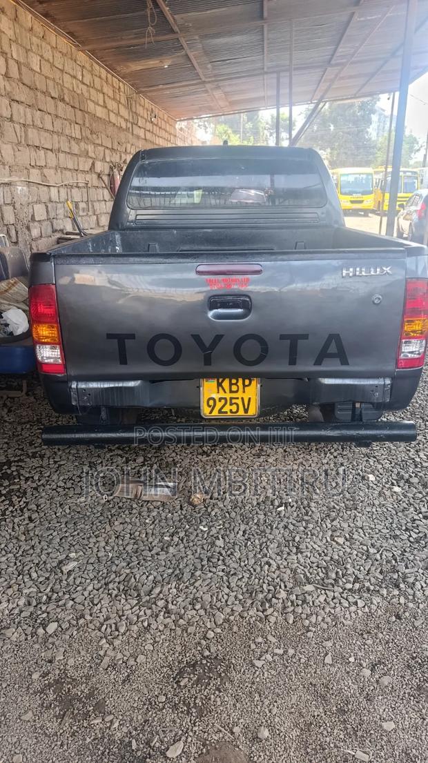 Toyota Hilux 2010 Black