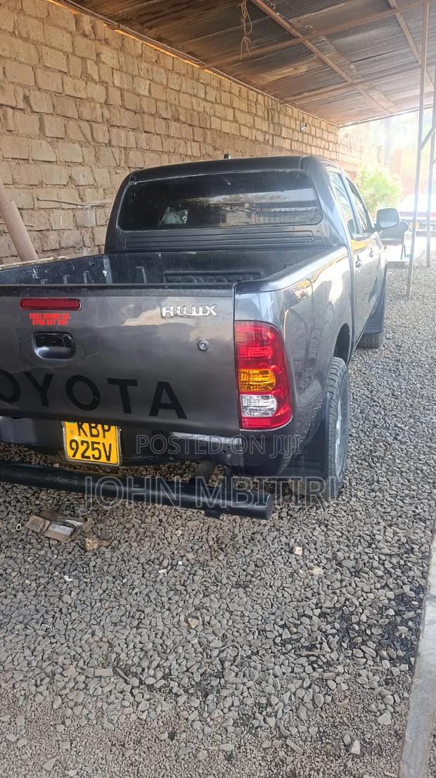 Toyota Hilux 2010 Black